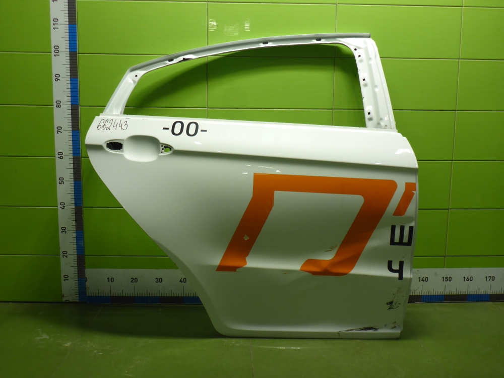 Дверь задняя правая