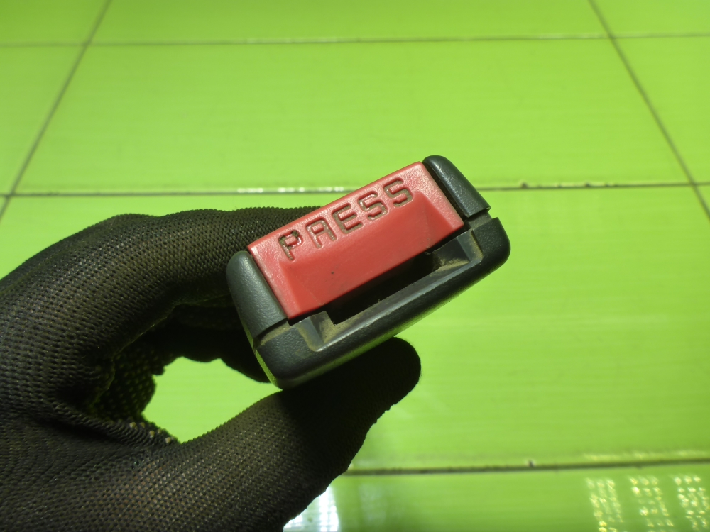 Ответная часть ремня безопасности