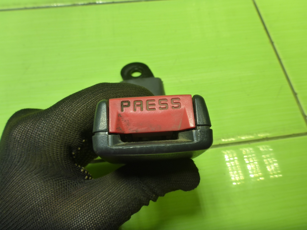 Ответная часть ремня безопасности