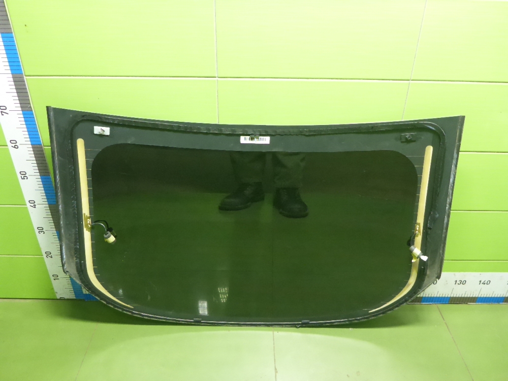 Стекло двери багажника