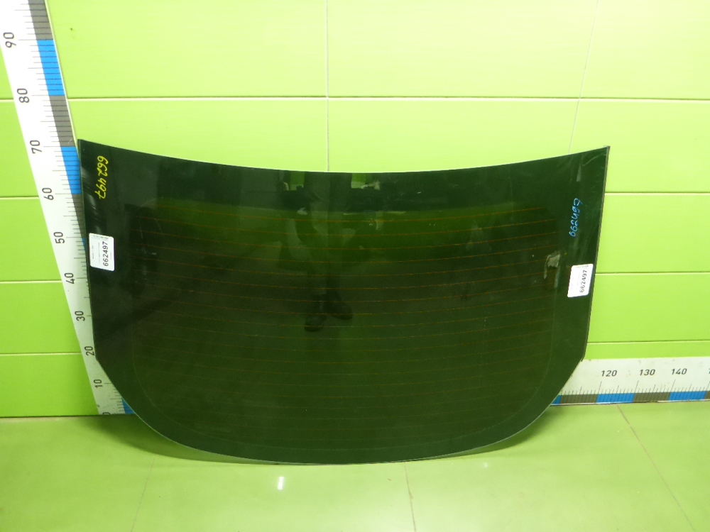 Стекло двери багажника