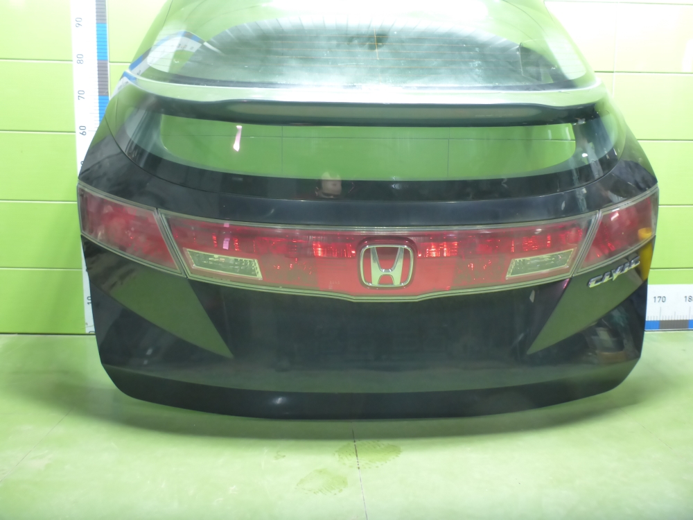 Дверь багажника