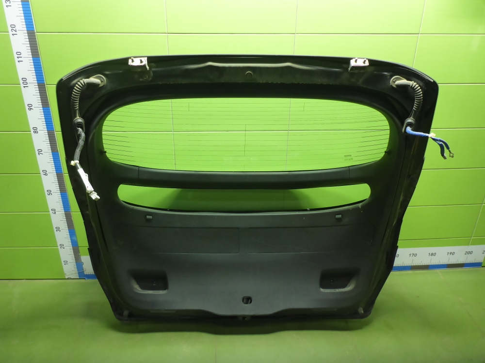 Дверь багажника