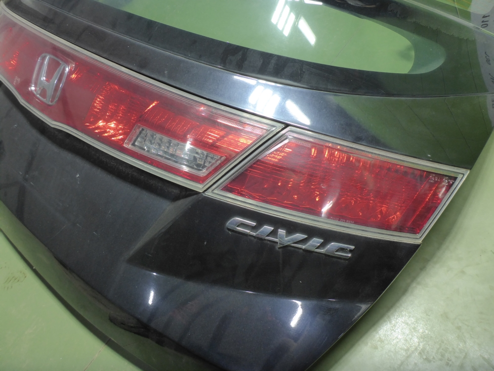 Дверь багажника