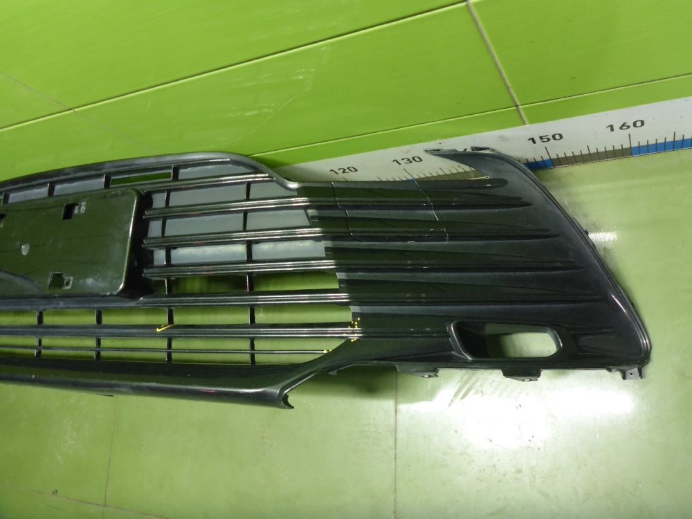 Решетка в бампер центральная