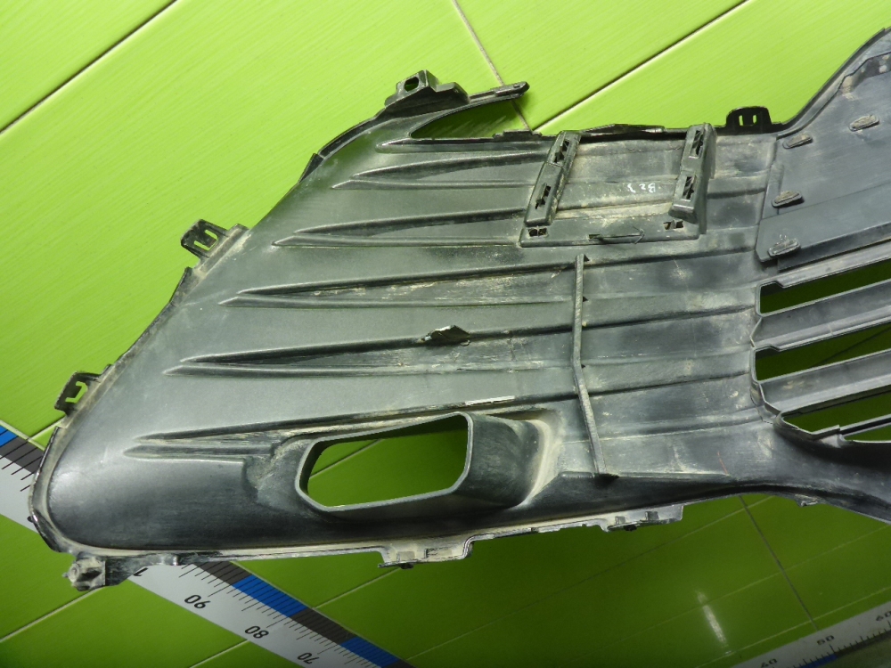 Решетка в бампер центральная