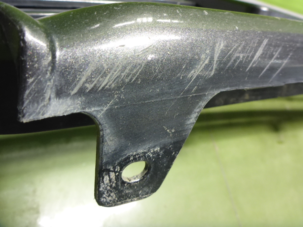 Решетка в бампер центральная