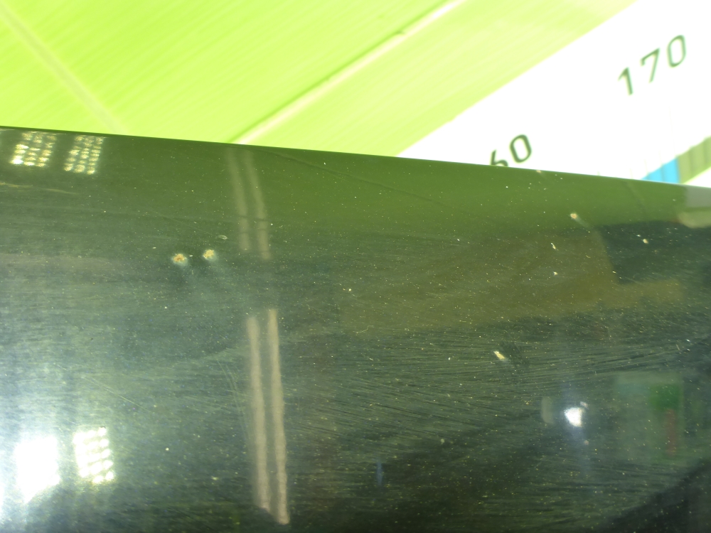 Крыло переднее правое