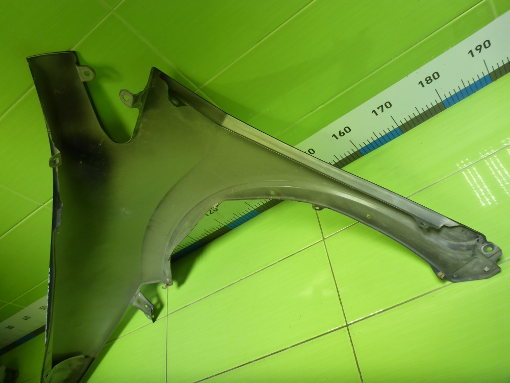 Крыло переднее правое