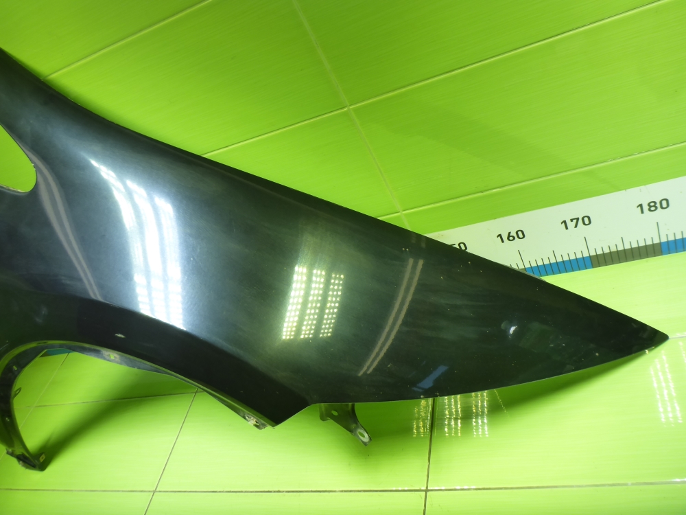 Крыло переднее правое