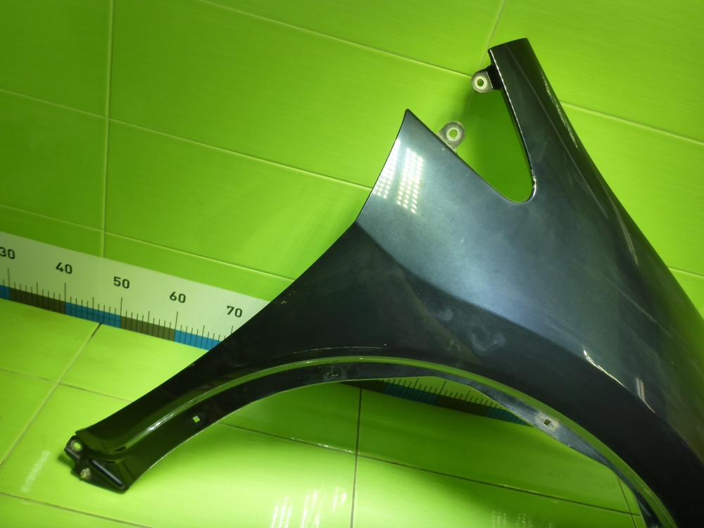 Крыло переднее правое