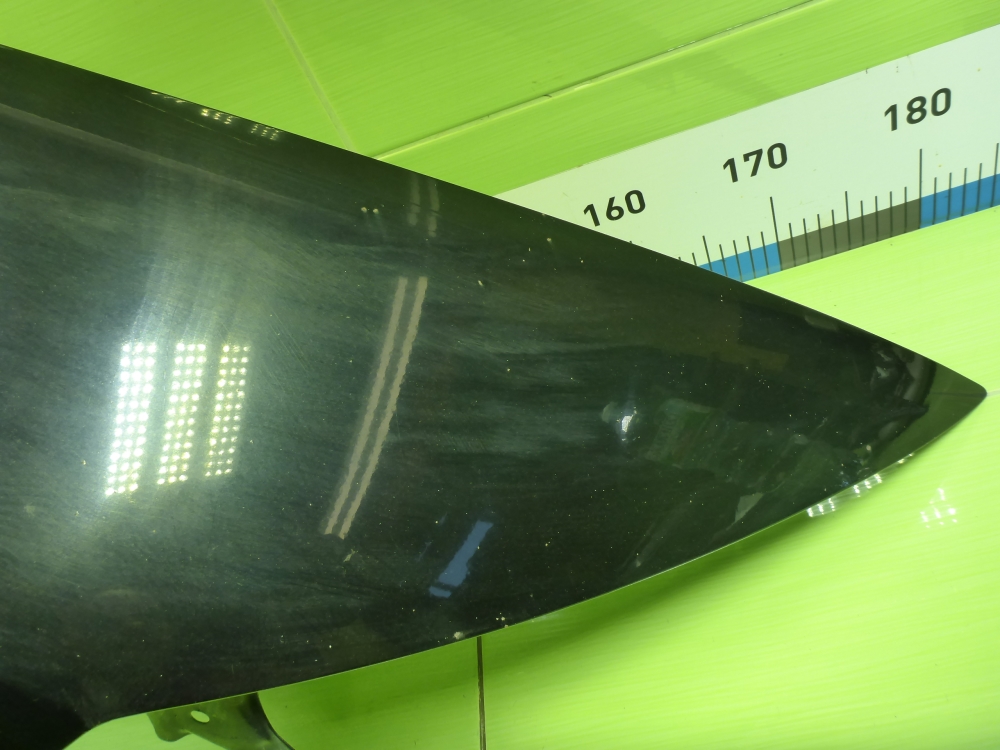 Крыло переднее правое