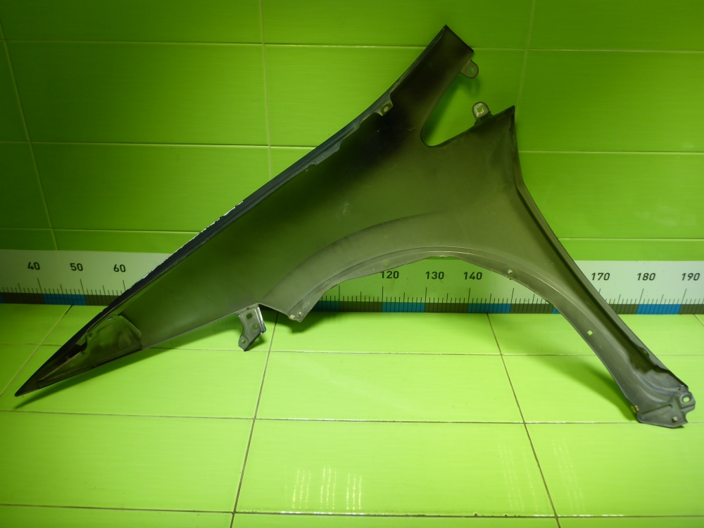 Крыло переднее правое