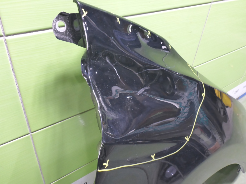 Крыло переднее правое