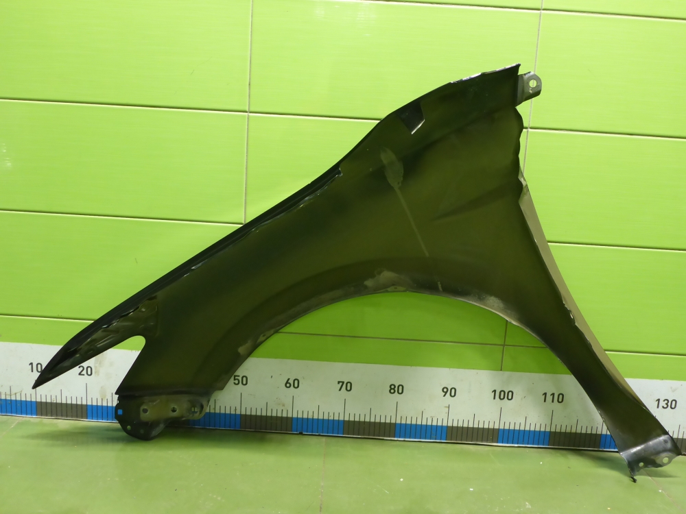 Крыло переднее правое
