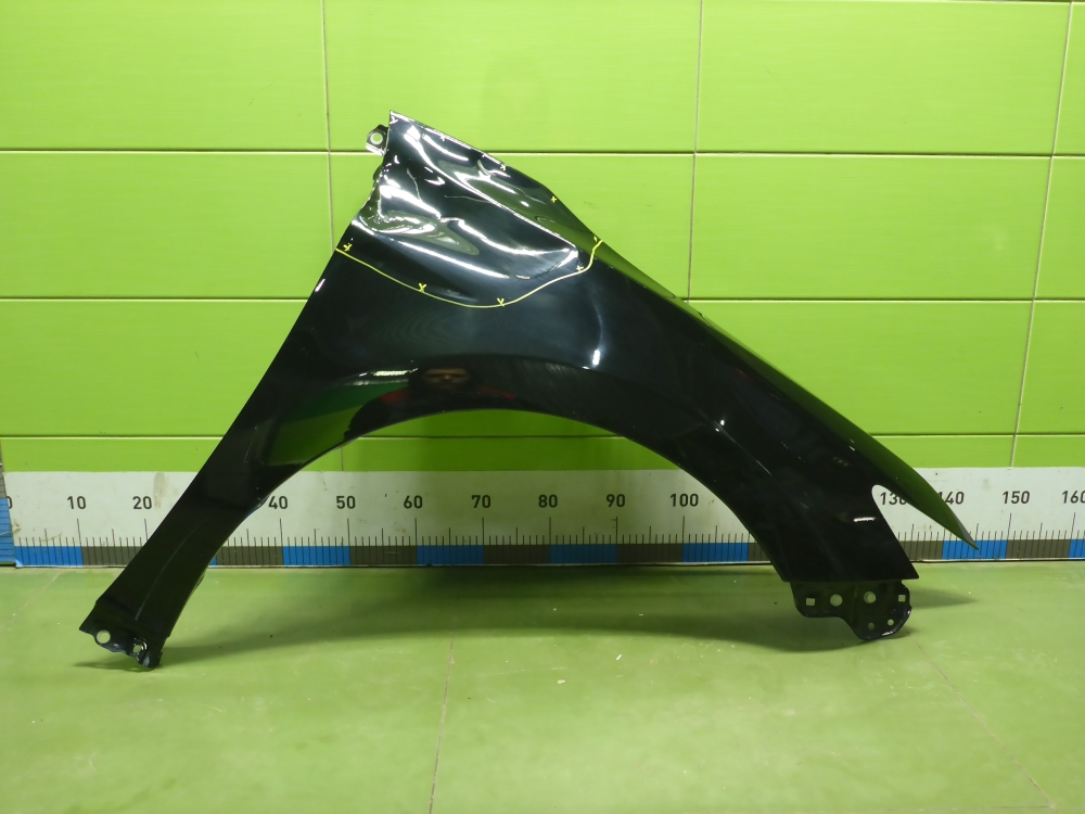 Крыло переднее правое