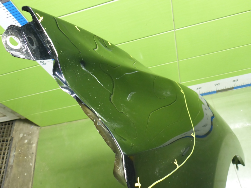 Крыло переднее правое