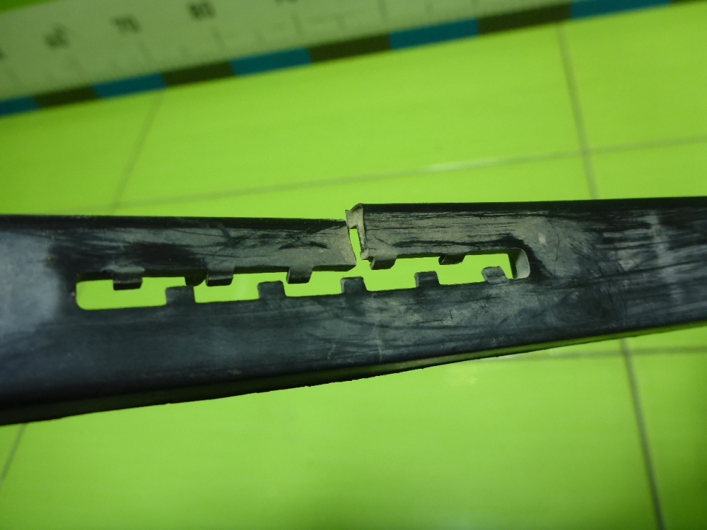 Решетка в бампер центральная