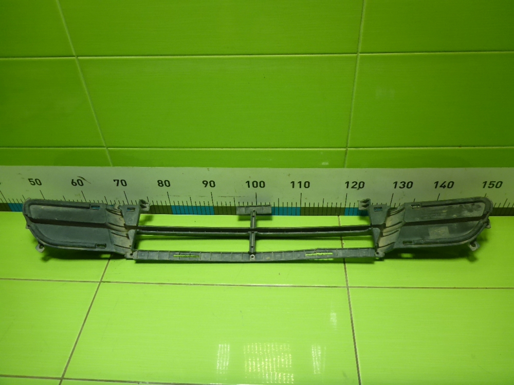 Решетка в бампер центральная