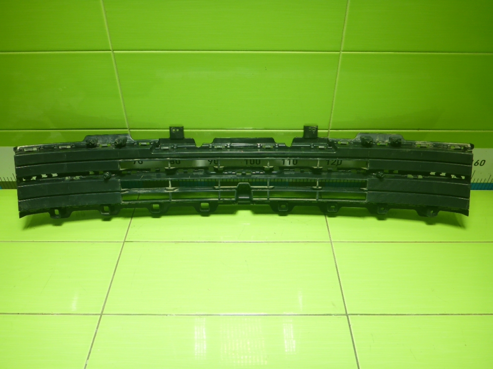 Решетка в бампер центральная