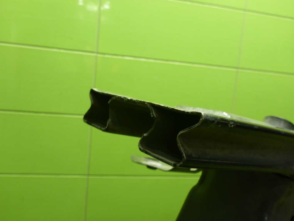 Усилитель переднего бампера