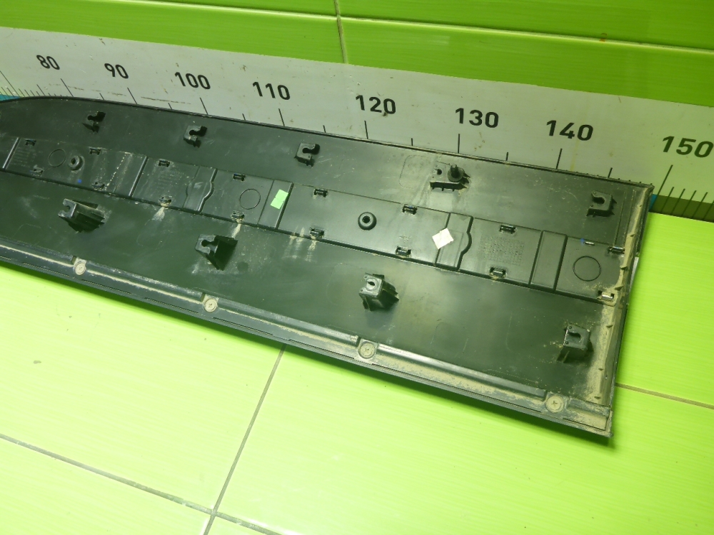 Накладка двери передней правой