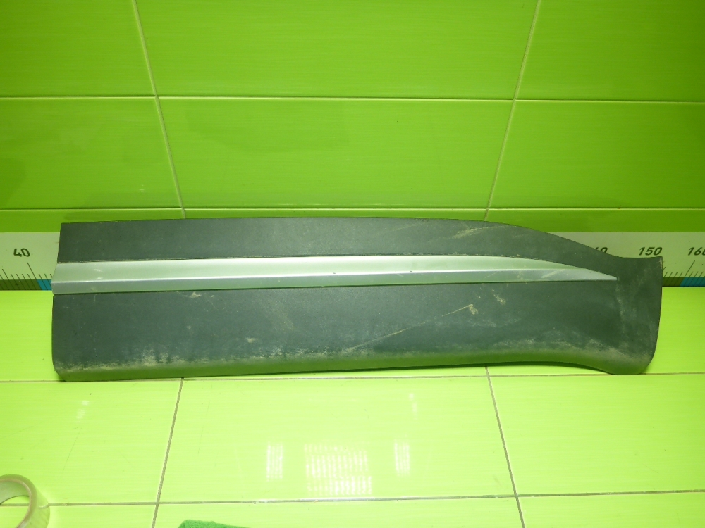 Накладка двери передней правой