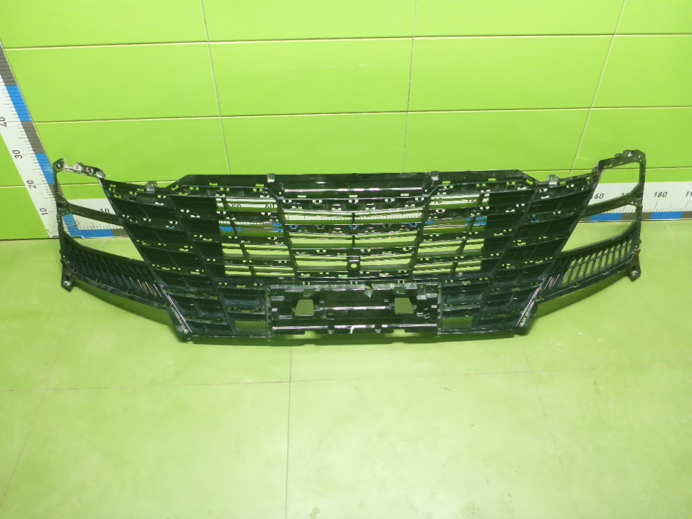 Решетка в бампер центральная