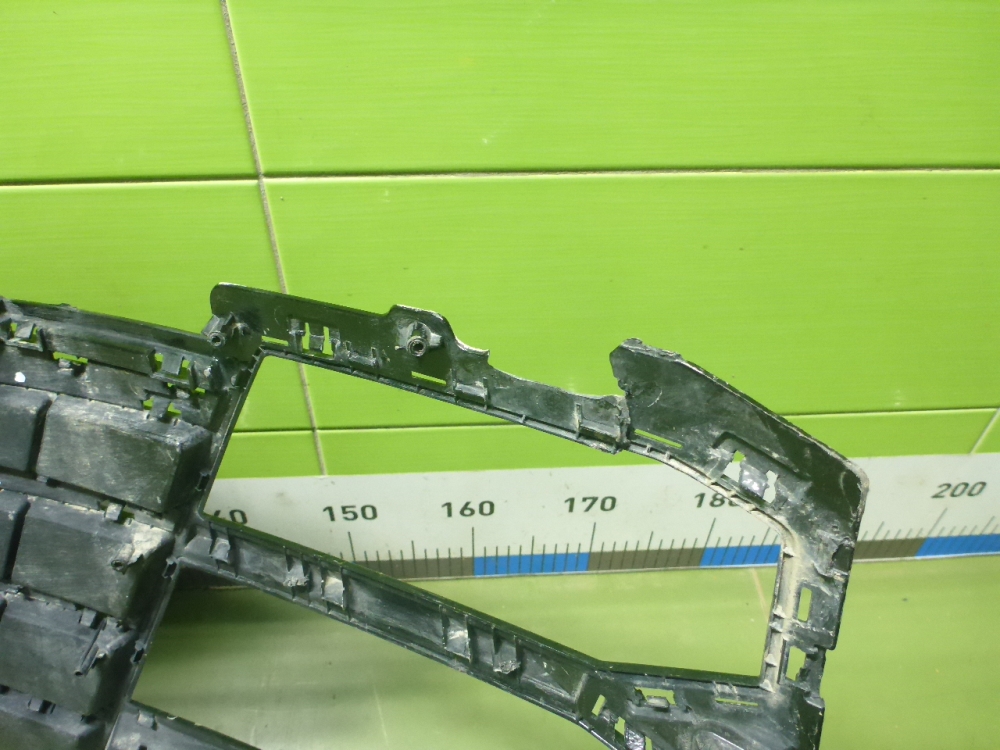 Решетка в бампер центральная