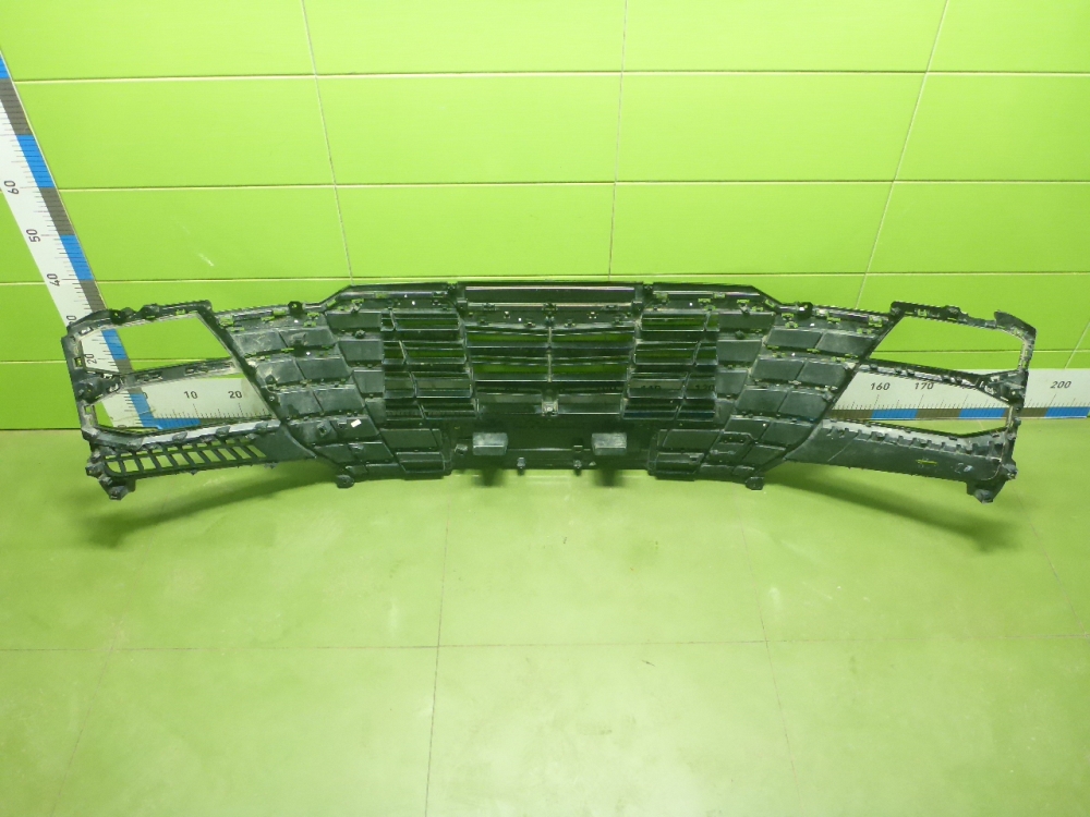 Решетка в бампер центральная