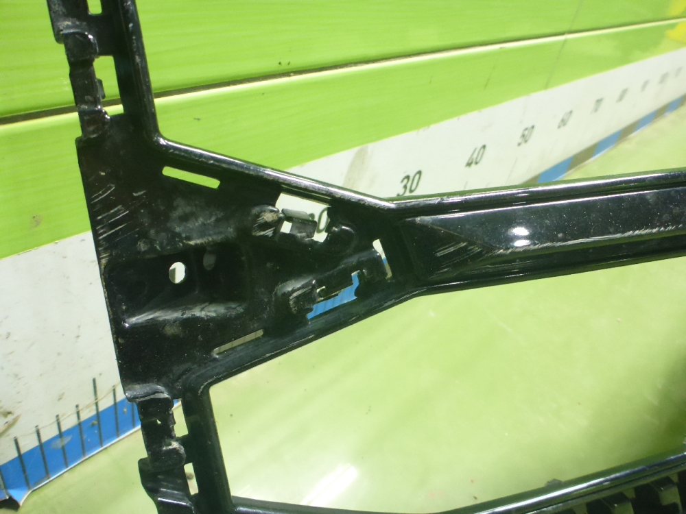 Решетка в бампер центральная