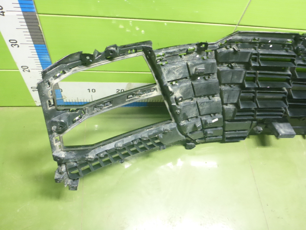 Решетка в бампер центральная