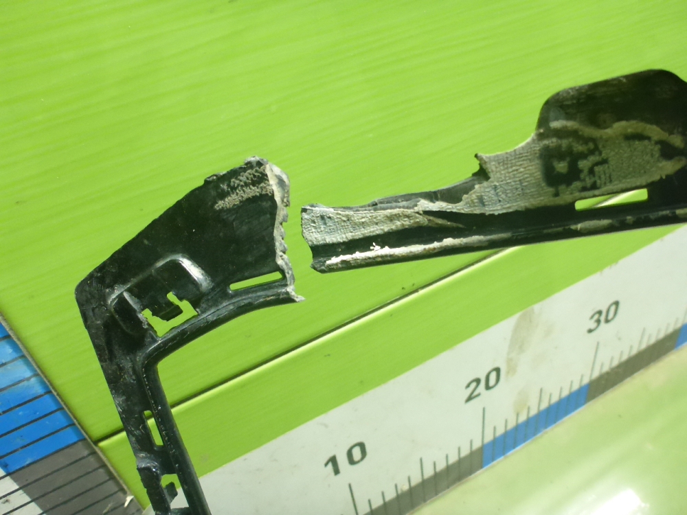 Решетка в бампер центральная