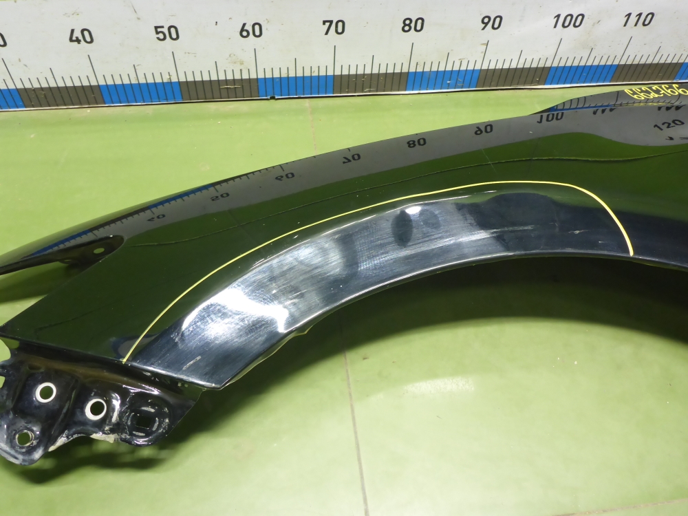 Крыло переднее левое