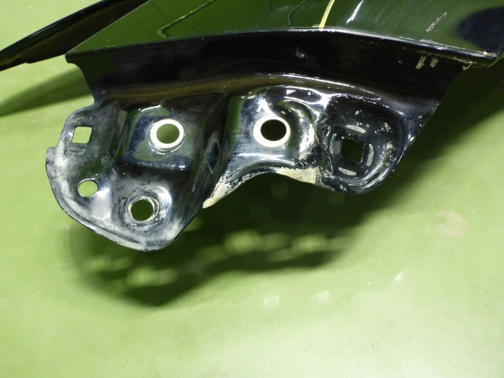 Крыло переднее левое