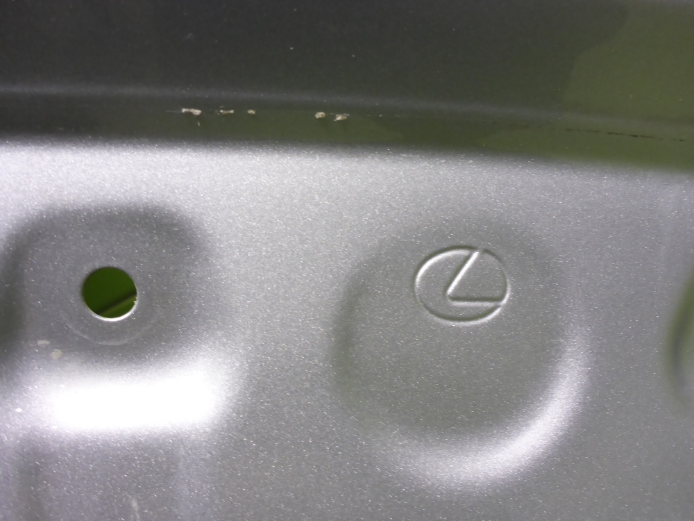 Крыло переднее правое