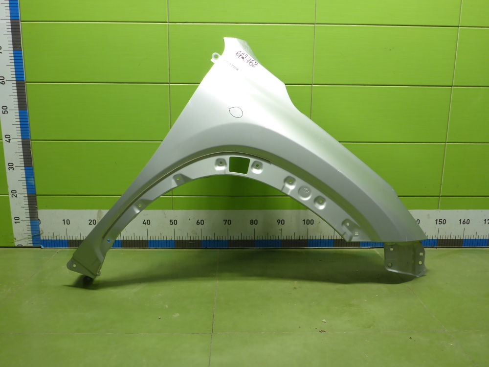 Крыло переднее правое