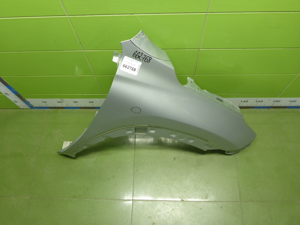 Крыло переднее правое