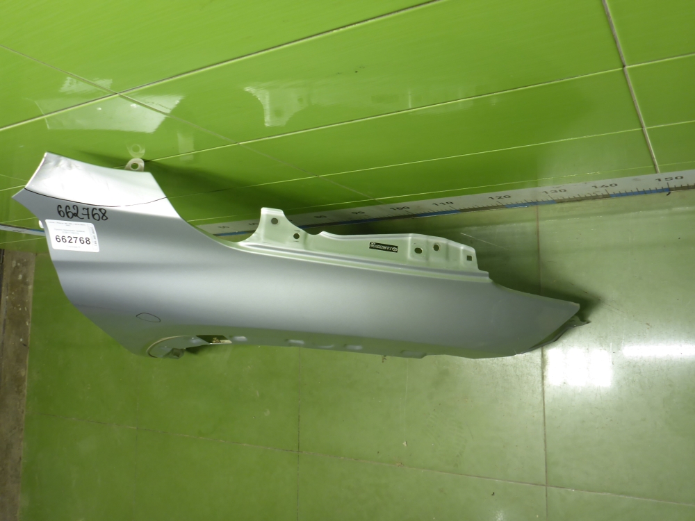 Крыло переднее правое