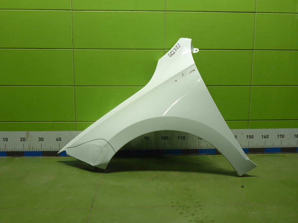 Крыло переднее левое