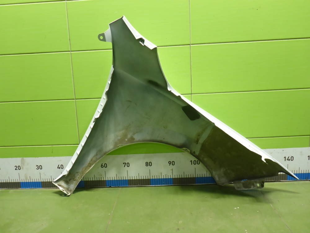 Крыло переднее левое