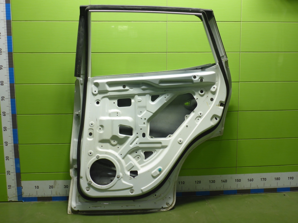 Дверь задняя правая