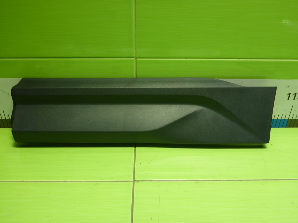 Накладка двери задней левой