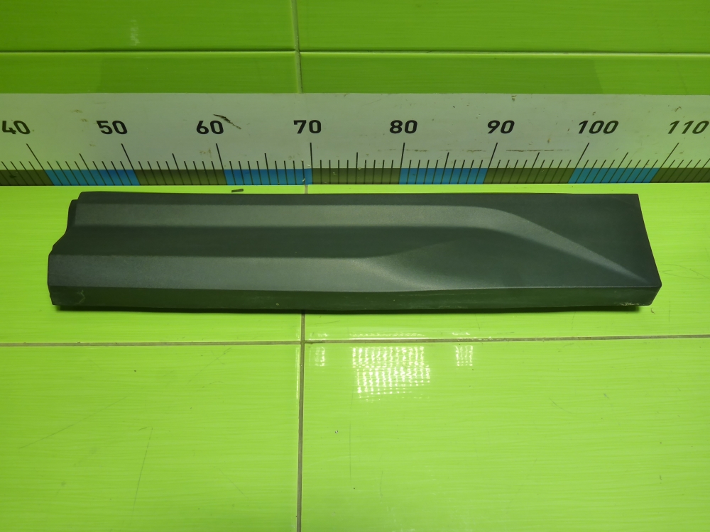 Накладка двери задней левой