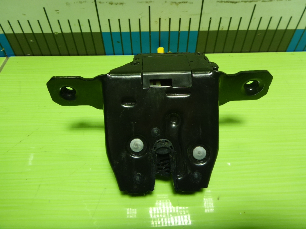 Замок багажника