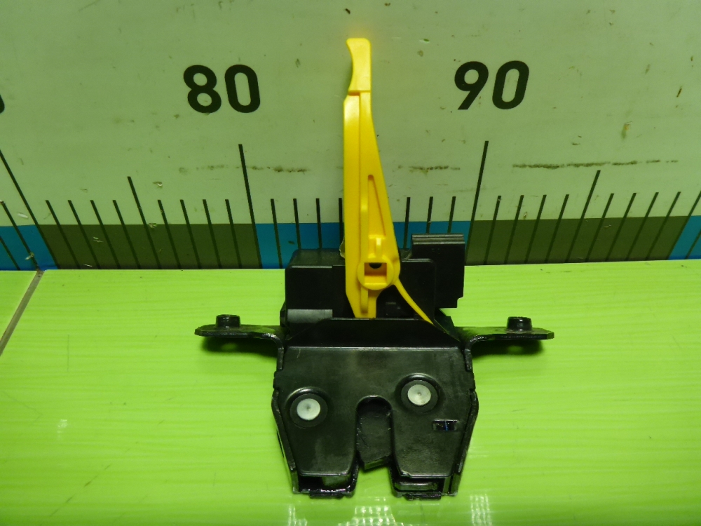 Замок багажника