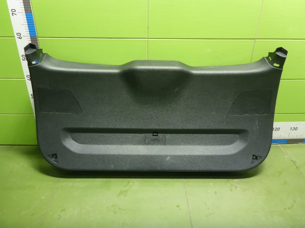 Обшивка двери багажника