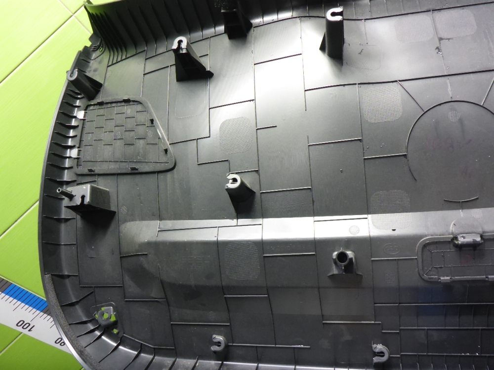 Обшивка двери багажника