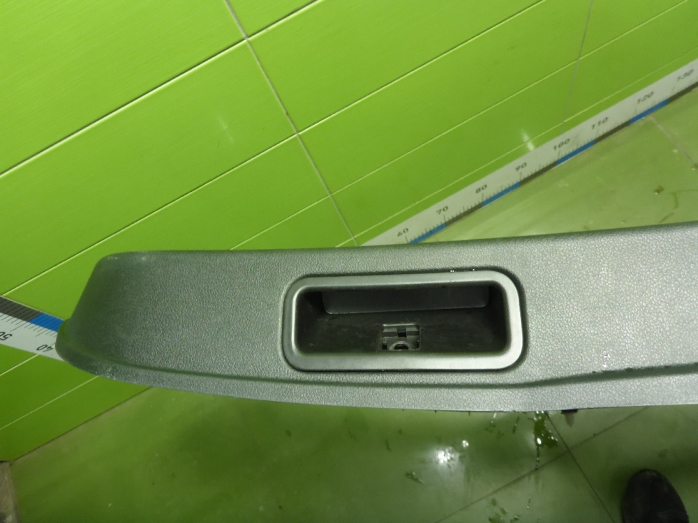 Обшивка двери багажника