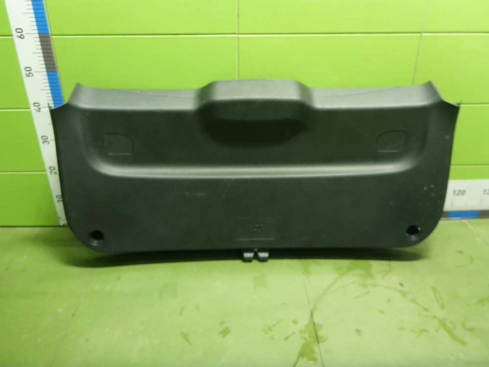 Обшивка двери багажника